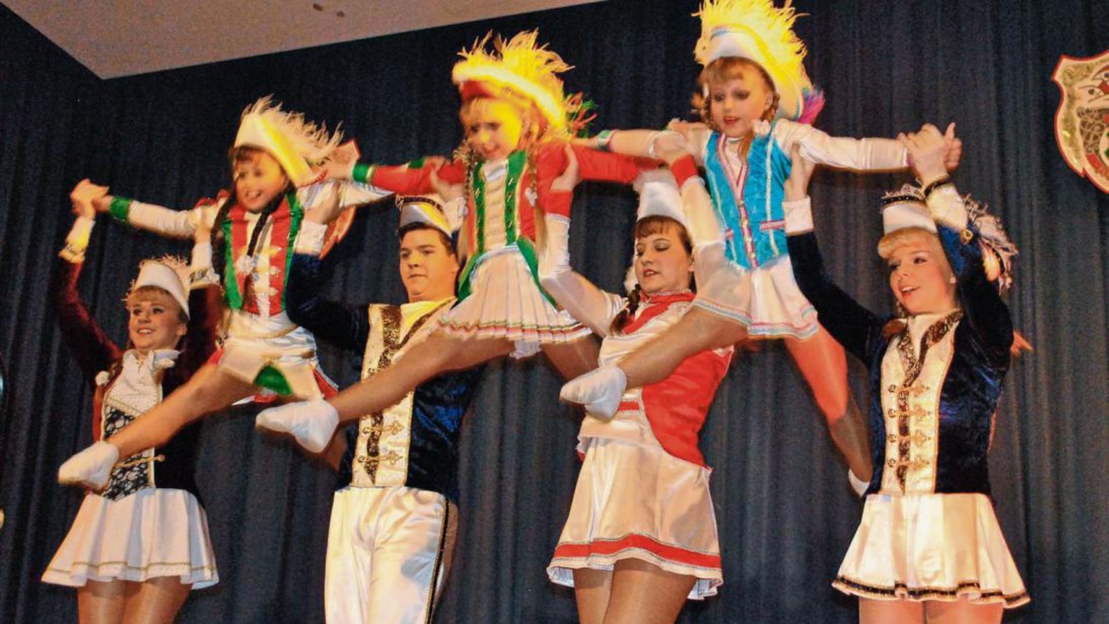 Immer wieder sehenswert: die Gardetänzerinnen in Iptingen. Fotos: Stahlfeld
