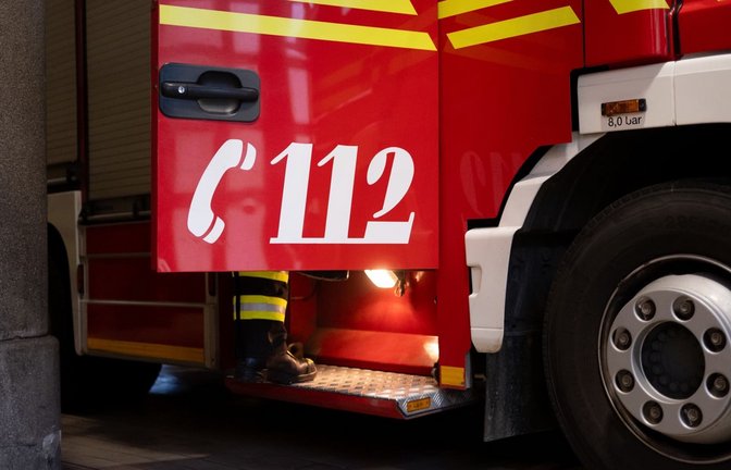 Ein Fahrzeug der Berufsfeuerwehr München steht an der Feuerwache 1 in der Fahrzeughalle. (zu dpa: «Vierjährige stirbt bei Hausbrand in Bodenmais»)<span class='image-autor'>Niklas Treppner/dpa</span>