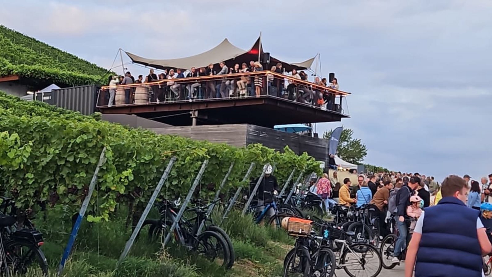 Beste Perpektiven: Die Sunset Lounge auf der Luitenbächer Höhe oberhalb von Gro0ßheppachMartina Santelli/Archiv Beste Perpektiven: Die Sunset Lounge auf der Luitenbächer Höhe oberhalb von Gro0ßheppachMartina Santelli/Archiv