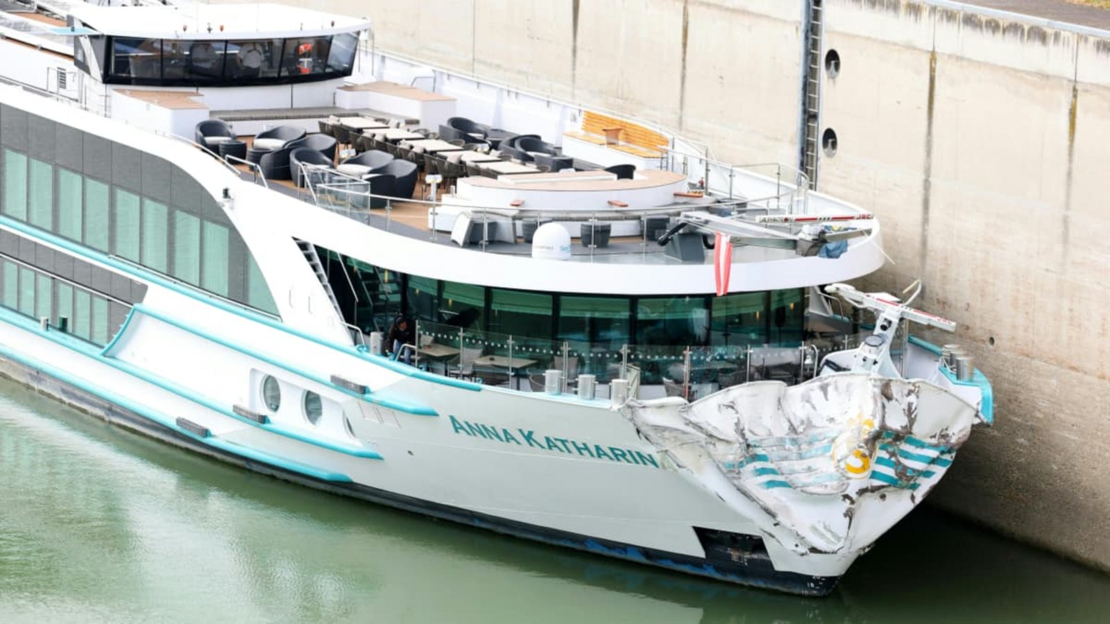 Die „MS Anna Katharina“, mit etwa 200 Personen an Bord ist bei der Schleuse Freudenau in Wien gegen die Kaimauer sowie ein Schleusentor geprallt.Tobias Steinmaurer/APA/dpa Die „MS Anna Katharina“, mit etwa 200 Personen an Bord ist bei der Schleuse Freudenau in Wien gegen die Kaimauer sowie ein Schleusentor geprallt.Tobias Steinmaurer/APA/dpa