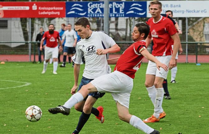 Tim Stuible (links) ist zwar schon wieder ins Mannschaftstraining eingestiegen. Ein Einsatz kommt aber noch zu früh. Foto: Archiv/Nachreiner