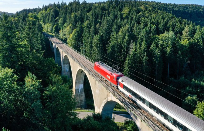 Das Land will das Zugangebot auf der  Gäubahn ausweiten.<span class='image-autor'>Foto: dpa/Felix Kästle</span>