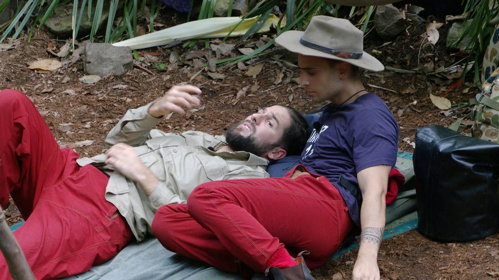 Maurice (links) will sich von Timur nicht trösten lassen.Foto: RTL/Folge 18_012