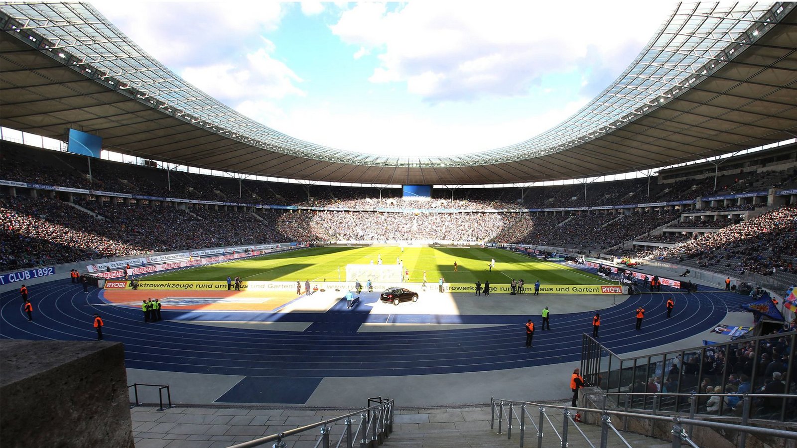Olympiastadion Berlin: 3 Gruppenspiele, 1 Achtelfinale, 1 Viertelfinale, Finale (International 70.000 Plätze, Bundesliga 75.000).Foto: imago/Bernd König/imago sportfotodienst