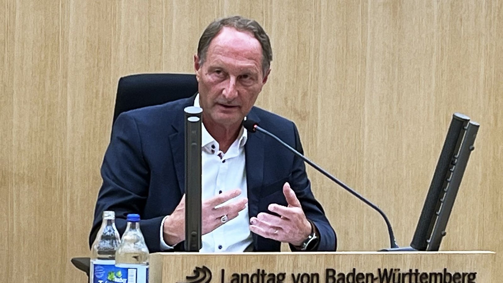 Der Karlsruher Polizeivizepräsident Hans Matheis sagte am Montagabend im Untersuchungsausschuss aus.Foto: Nico Pointner/dpa/Nico Pointner Der Karlsruher Polizeivizepräsident Hans Matheis sagte am Montagabend im Untersuchungsausschuss aus.Foto: Nico Pointner/dpa/Nico Pointner