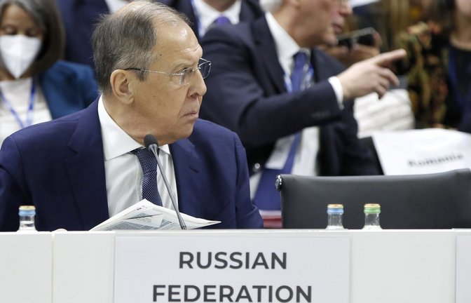 Russlands Außenminister Lawrow fand bei dem OSZE-Treffen in Nordmazedonien nur sehr wenige Gesprächspartner.<span class='image-autor'>Foto: dpa/Boris Grdanoski</span>