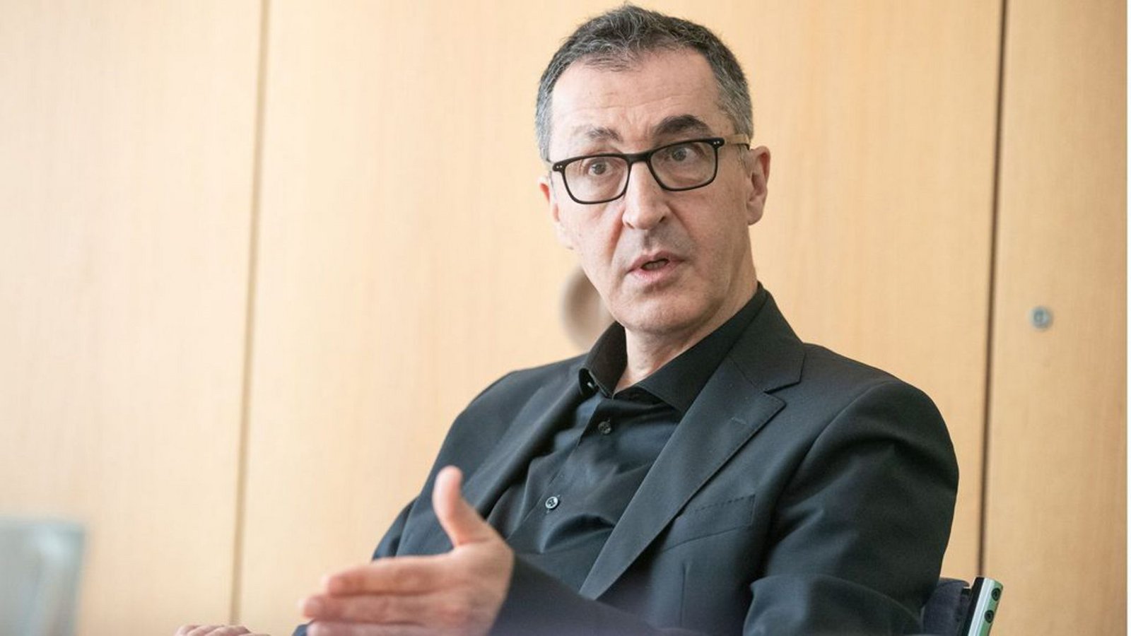Der designierte Ministerpräsident Cem Özdemir (Grüne) (hier im Haus der Abgeordneten) war am Mittwochabend im Podcast von Anne Will zu Gast.Foto: LICHTGUT/Max Kovalenko