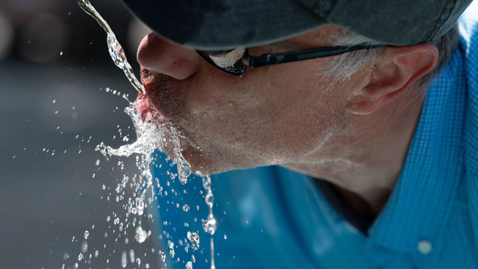 Genug zu trinken, ist an heißen Tagen ein Muss. Was hilft sonst?Foto: Markus Lenhardt/dpa/Markus Lenhardt Genug zu trinken, ist an heißen Tagen ein Muss. Was hilft sonst?Foto: Markus Lenhardt/dpa/Markus Lenhardt