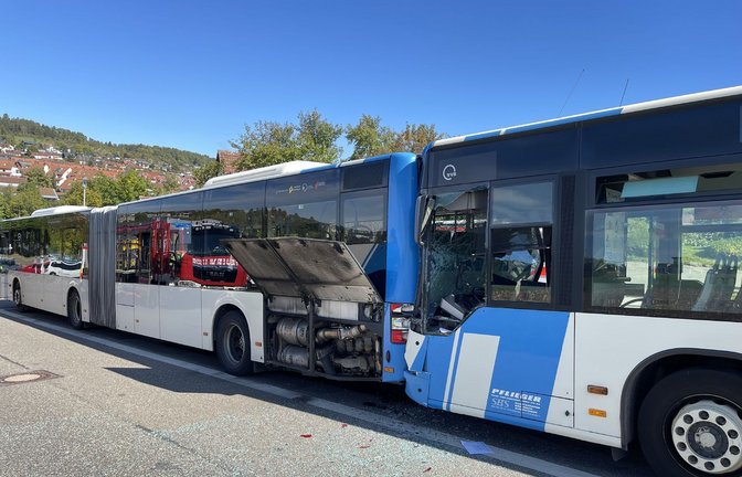 Bei dem Unfall wurden drei Kinder und der Busfahrer leicht verletzt.<span class='image-autor'>Foto: SDMG/SDMG / Schulz</span>