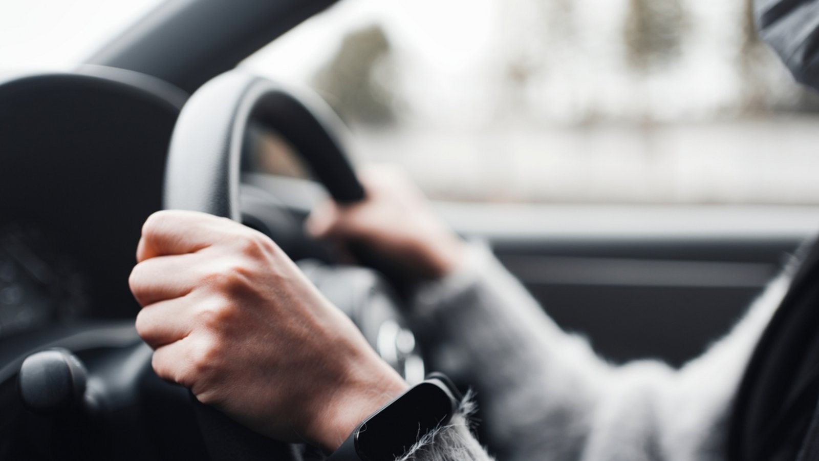 Bei der Fahrschulfrage 1.1.01-103 geht es um die Gründe, warum man nicht unnötig langsam fahren darf. Die richtigen Antworten finden Sie hier.Foto: beeboys / Shutterstock.com Bei der Fahrschulfrage 1.1.01-103 geht es um die Gründe, warum man nicht unnötig langsam fahren darf. Die richtigen Antworten finden Sie hier.Foto: beeboys / Shutterstock.com