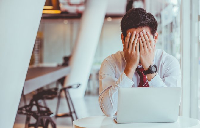 Mobbing ist kein Jugendproblem. Über 19 Millionen Erwachsene in Deutschland waren laut neuer Studie betroffen. Warum gemobbt wird und wie man sich schützen kann.<span class='image-autor'>Foto: Dokurose / Shutterstock.com</span>