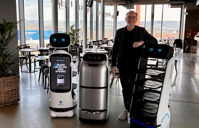 Ein Robbi für jede Lebenslage: Thermohauser-Chef Frank Lutz mit drei seiner Topkräfte<span class='image-autor'>Foto: Susanne Hamann</span>