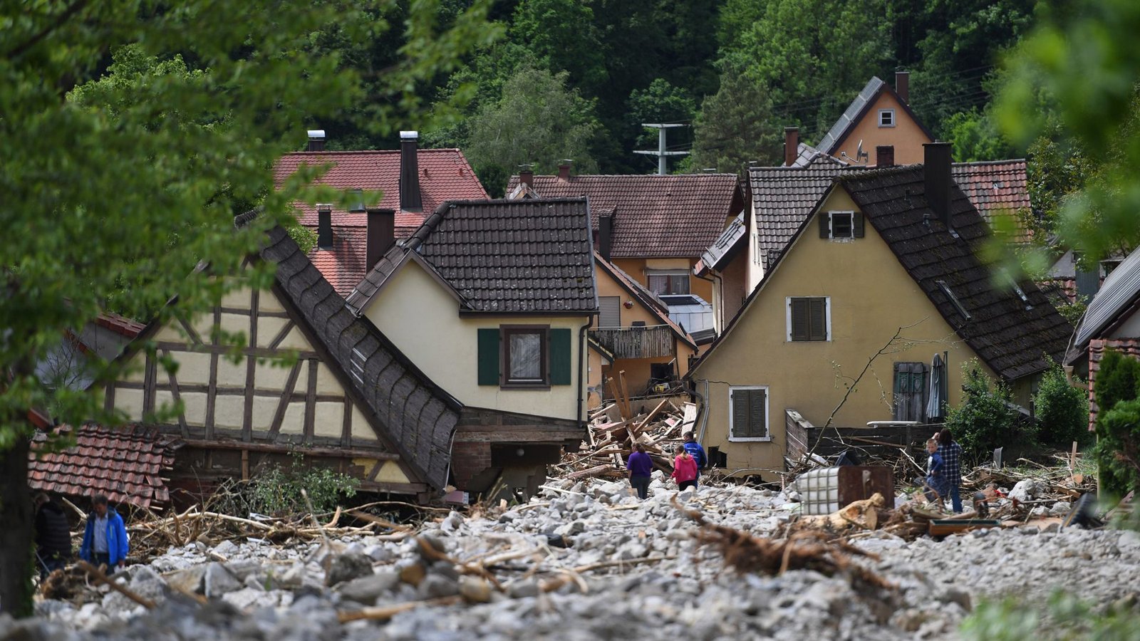 2016 erlebte der Ort Braunsbach in Baden-Württemberg seine Flutkatastrophe. Zwei Bäche verwandelten sich in einen reißenden Strom.Foto: dpa / Marijan Murat
