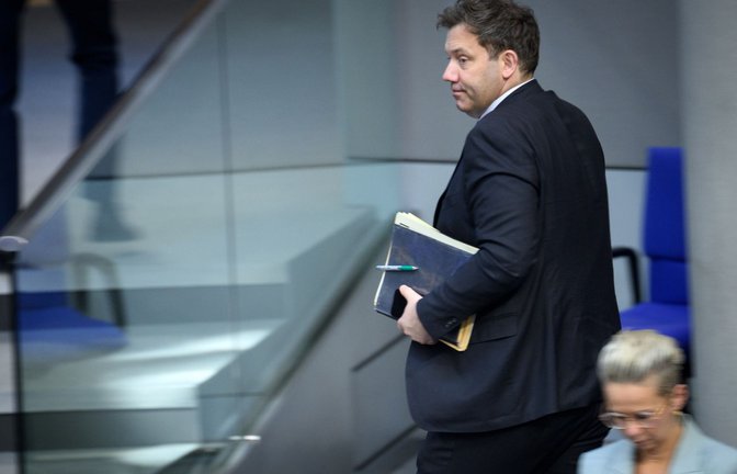 Bundesfinanzminister Lars Klingbeil (SPD) lehnt den Vorstoß der Länder nach mehr Finanzzusagen des Bundes ab.<span class='image-autor'>Foto: Bernd von Jutrczenka/dpa</span>