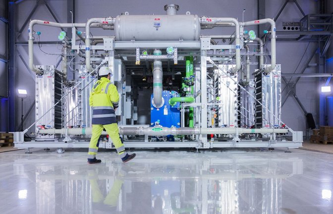 Ein Elektrolyseur für die Herstellung von grünem Wasserstoff bei Air Liquide in Oberhausen.<span class='image-autor'>Foto: Rolf Vennenbernd/dpa</span>