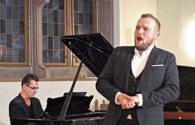 Haben sich in großer Harmonie gefunden: Zum ersten Mal konzertieren Countertenor Nils Wanderer und Daniel Heide, gegenwärtig einer der meist gefragtesten Pianisten, zusammen und beschenken das Publikum in der Winterkirche mit einer wunderbaren Konzertstunde. Foto: Filitz