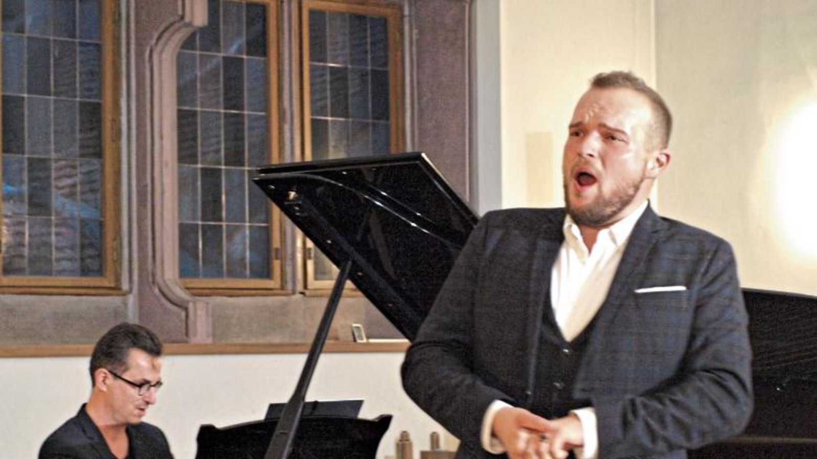 Haben sich in großer Harmonie gefunden: Zum ersten Mal konzertieren Countertenor Nils Wanderer und Daniel Heide, gegenwärtig einer der meist gefragtesten Pianisten, zusammen und beschenken das Publikum in der Winterkirche mit einer wunderbaren Konzertstunde. Foto: Filitz Haben sich in großer Harmonie gefunden: Zum ersten Mal konzertieren Countertenor Nils Wanderer und Daniel Heide, gegenwärtig einer der meist gefragtesten Pianisten, zusammen und beschenken das Publikum in der Winterkirche mit einer wunderbaren Konzertstunde. Foto: Filitz