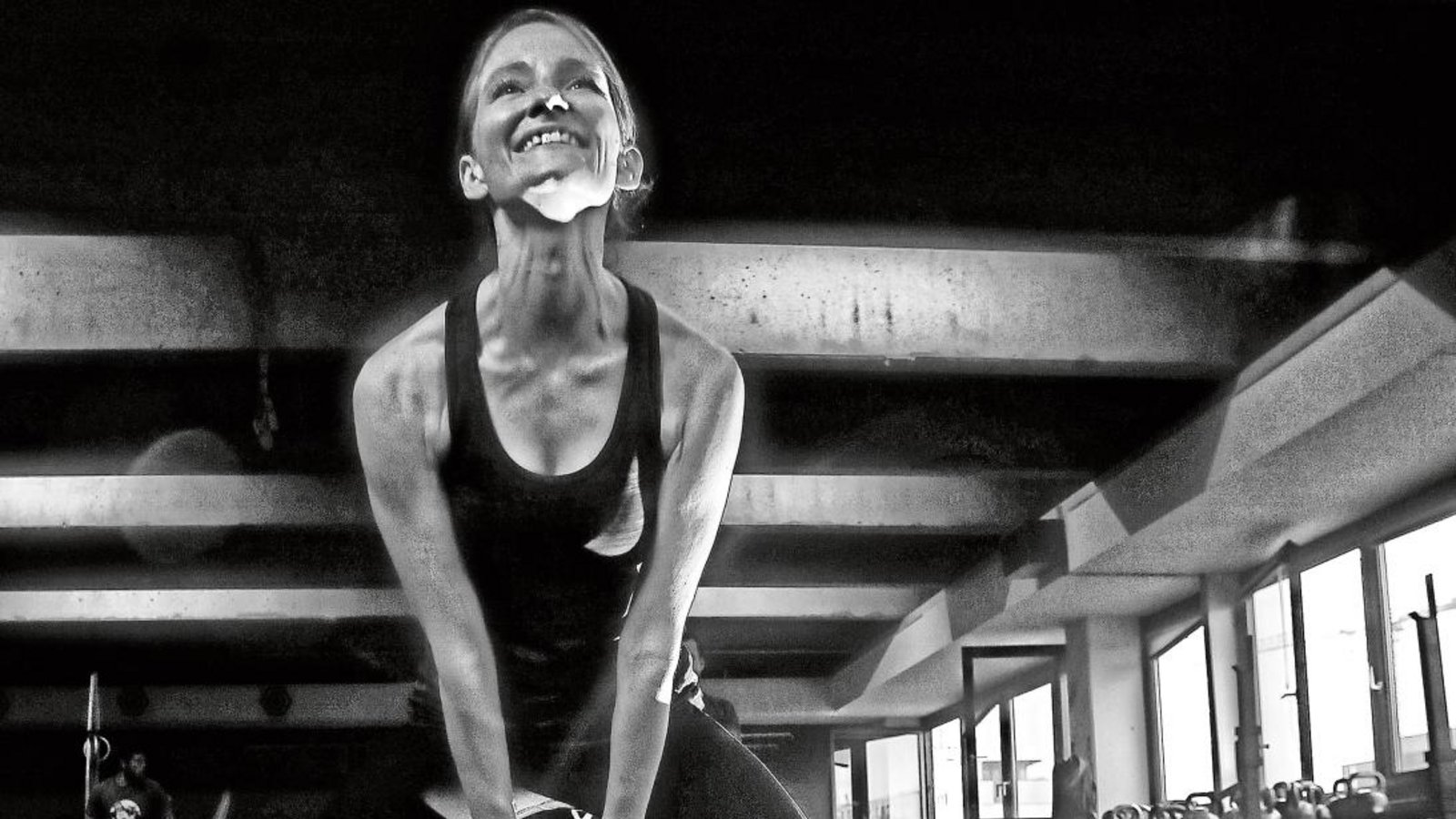 StN-Mitarbeiterin Julia Klassen beim Kampf mit den Kettlebells. Solche Übungen gehören zu jedem Crossfit-Training dazu. Foto: Baumann StN-Mitarbeiterin Julia Klassen beim Kampf mit den Kettlebells. Solche Übungen gehören zu jedem Crossfit-Training dazu. Foto: Baumann