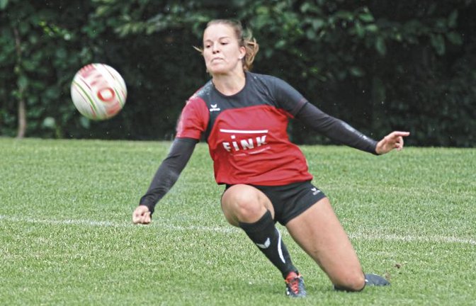 Nienke Maisch und die Faustballerinnen des TV Vaihingen wehrten bei den Aufstiegsspielen zur 1. Bundesliga Süd fast jeden Ball ab – sogar die ganz schwierigen.  Foto: Archiv/Nachreiner