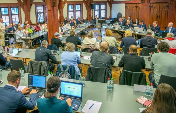 Der Esslinger Gemeinderat hat in den vergangenen Monaten intensiv über ein umfassendes Sparpaket diskutiert. Nun wurde es verabschiedet, allerdings mit Abstrichen.<span class='image-autor'>Roberto Bulgrin</span>