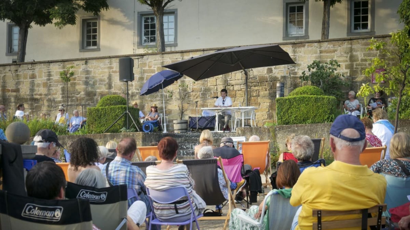 Am Montag, 27. Juli, starten die „Gute-Nacht-Geschichten“ im Leonberger Pomeranzengarten - bei hoffentlich bestem Wetter.Simon Granville
