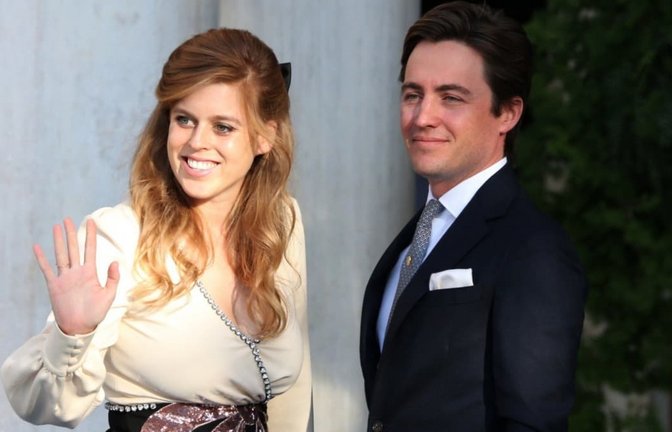Prinzessin Beatrice ihr Ehemann Edoardo Mapelli Mozzi bei einer Hochzeit im Jahr 2021.<span class='image-autor'>picture alliance/dpa/ZUMA Press Wire | Aristidis Vafeiadakis</span>