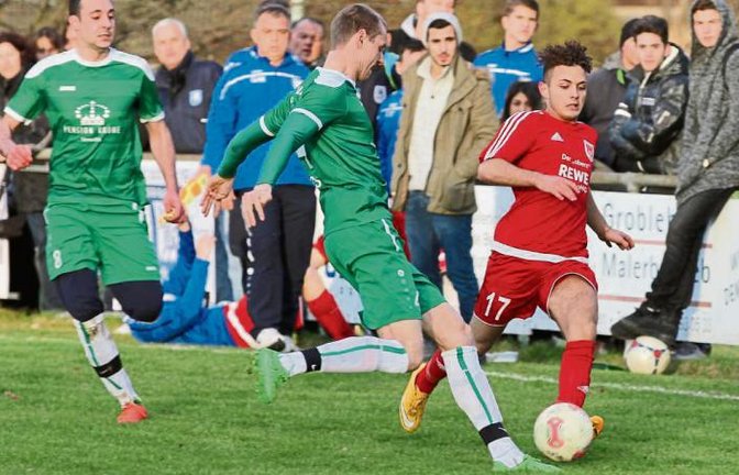 Bereits 25-mal erfolgreich in dieser Saison: Vaihingens Dolorjant Imeri (rechts) Foto: Nachreiner