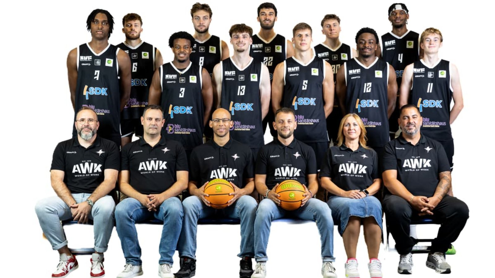 Der Kader der Basketballer des SV Fellbach in der Saison 2026/2027 – stehend, von links: Osasere Best Othako, Daniel Zacek, Dennis Diala, Jakob Hanzalek, Jonathan Gerlinger, Thomas Billinger, Marko Lavric, Jonathan Zeisberger, Jason Edokpayi, D'Monte Brown und Jannik Furkert; sitzend, von links: Abteilungsleiter Andreas Tsiminos, Sportlicher Leiter Dario Hadasija, Assistenztrainer Cyril Dasilva, Cheftrainer Kristiyan Borisov, stellvertretende Abteilungsleitung Tatjana Hess und Leonardo Siena.Davide Di Giovanni Der Kader der Basketballer des SV Fellbach in der Saison 2026/2027 – stehend, von links: Osasere Best Othako, Daniel Zacek, Dennis Diala, Jakob Hanzalek, Jonathan Gerlinger, Thomas Billinger, Marko Lavric, Jonathan Zeisberger, Jason Edokpayi, D'Monte Brown und Jannik Furkert; sitzend, von links: Abteilungsleiter Andreas Tsiminos, Sportlicher Leiter Dario Hadasija, Assistenztrainer Cyril Dasilva, Cheftrainer Kristiyan Borisov, stellvertretende Abteilungsleitung Tatjana Hess und Leonardo Siena.Davide Di Giovanni