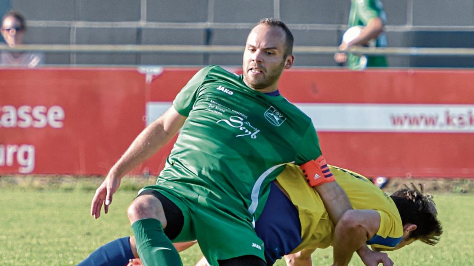 So langsam haben Philipp Gutjahr (vorne) und der TSV Kleinglattbach die Kurve bekommen, ist Trainer Klaus Arnold überzeugt. Foto: Leitner
