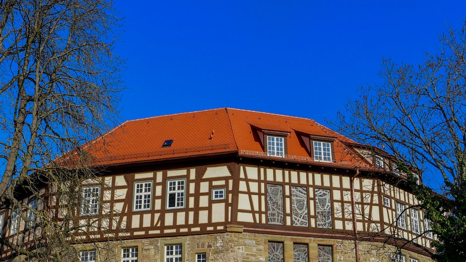 Das Rathaus in Sachsenheim: Hier tagt auch der Jugendgemeinderat. Doch zuletzt kamen nur wenige der Jungräte. Foto: Archivfoto Bögel Das Rathaus in Sachsenheim: Hier tagt auch der Jugendgemeinderat. Doch zuletzt kamen nur wenige der Jungräte. Foto: Archivfoto Bögel