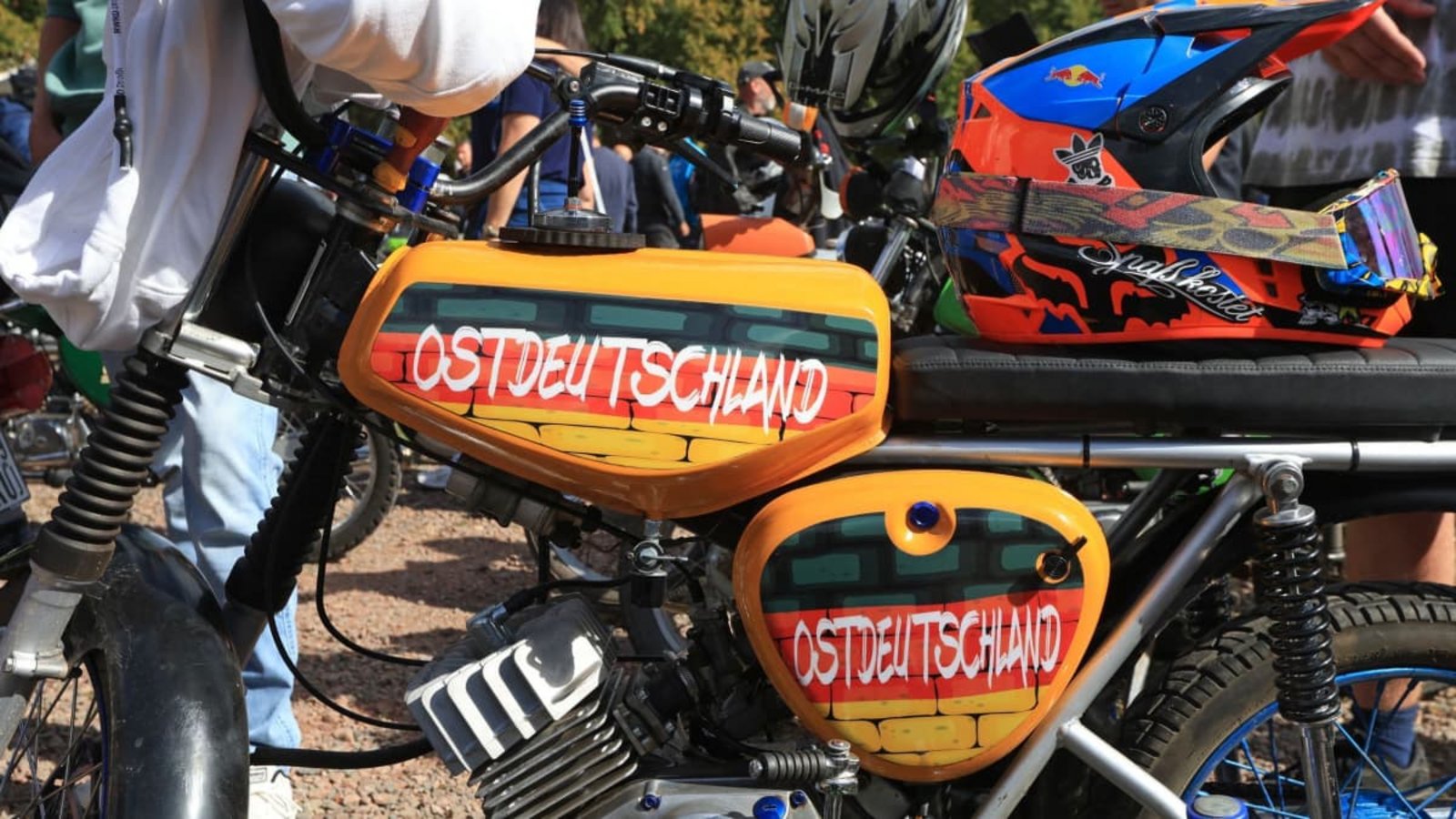 Im Wahlkampf in Sachsen-Anhalt waren Mopeds der Marke Simson oft zu sehen: insbesondere, wenn AfD-Spitzenkandidat Ulrich Siegmund damit unterwegs war.Matthias Bein/dpa Im Wahlkampf in Sachsen-Anhalt waren Mopeds der Marke Simson oft zu sehen: insbesondere, wenn AfD-Spitzenkandidat Ulrich Siegmund damit unterwegs war.Matthias Bein/dpa