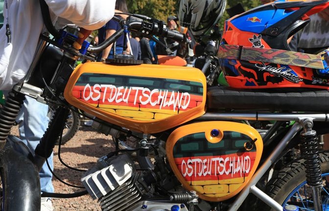 Im Wahlkampf in Sachsen-Anhalt waren Mopeds der Marke Simson oft zu sehen: insbesondere, wenn AfD-Spitzenkandidat Ulrich Siegmund damit unterwegs war.<span class='image-autor'>Matthias Bein/dpa</span>