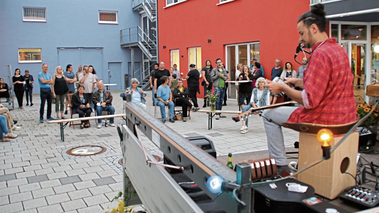 Die letzte Station der fahrbaren Bühne beim Kunstwerk in Nussdorf. Foto: Weigand
