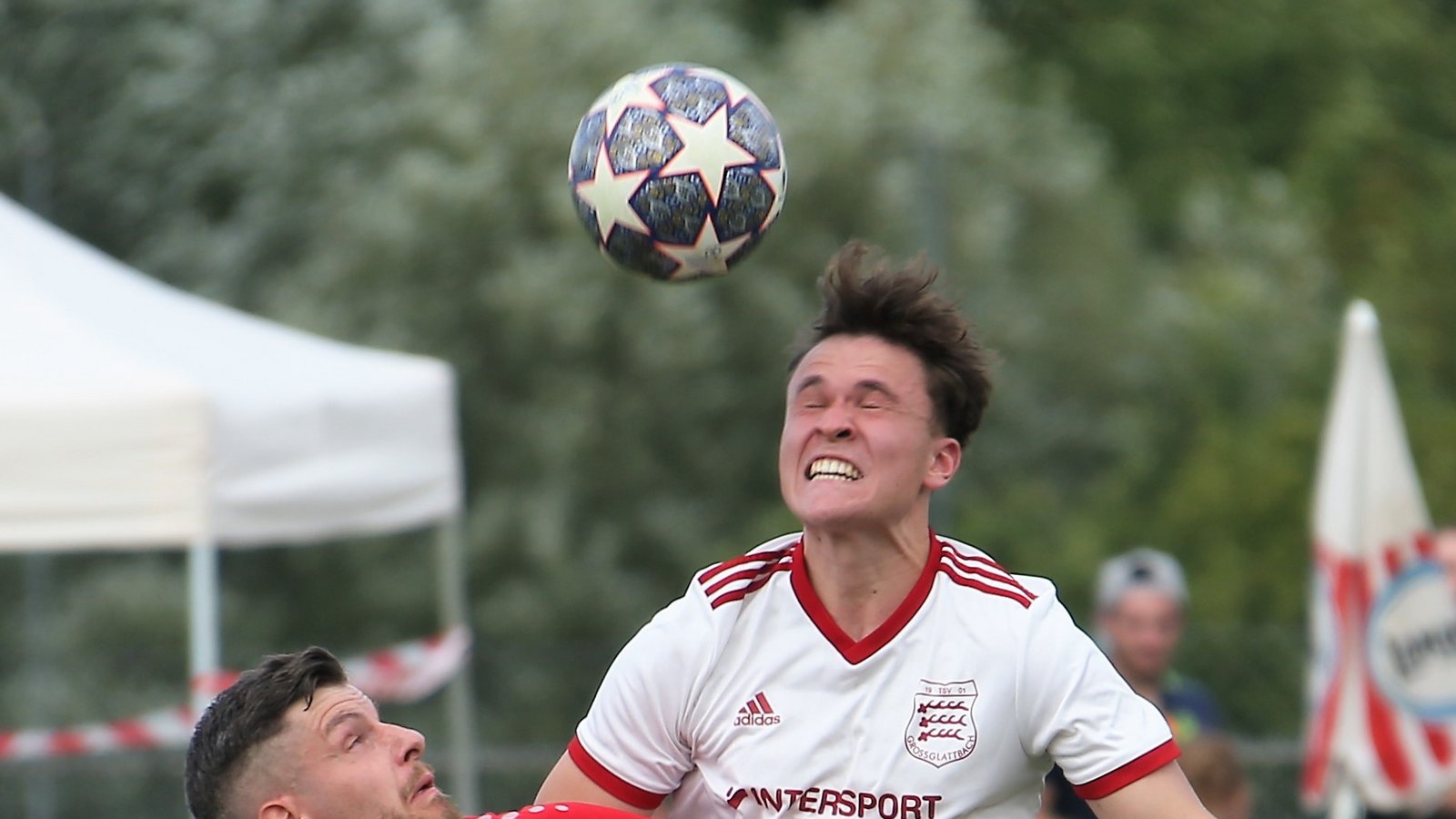 Der TSV Großglattbach (rechts Paul Halda) hat beim 2:2 gegen den Türkischen SV Mühlacker eins seiner Unentschieden geholt.  Foto: Küppers
