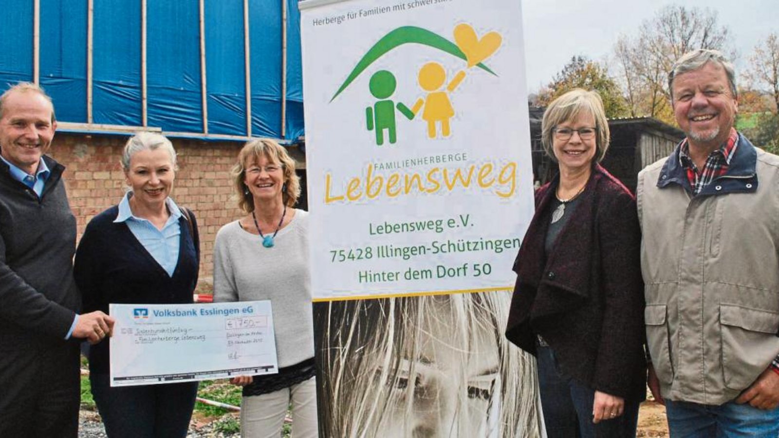 Michael Eppinger, Anke Marie Waldmann, Karin Eckstein, Karin Balster und Walter Oehrle (von links) bei der Scheckübergabe. Foto: Stahlfeld Michael Eppinger, Anke Marie Waldmann, Karin Eckstein, Karin Balster und Walter Oehrle (von links) bei der Scheckübergabe. Foto: Stahlfeld