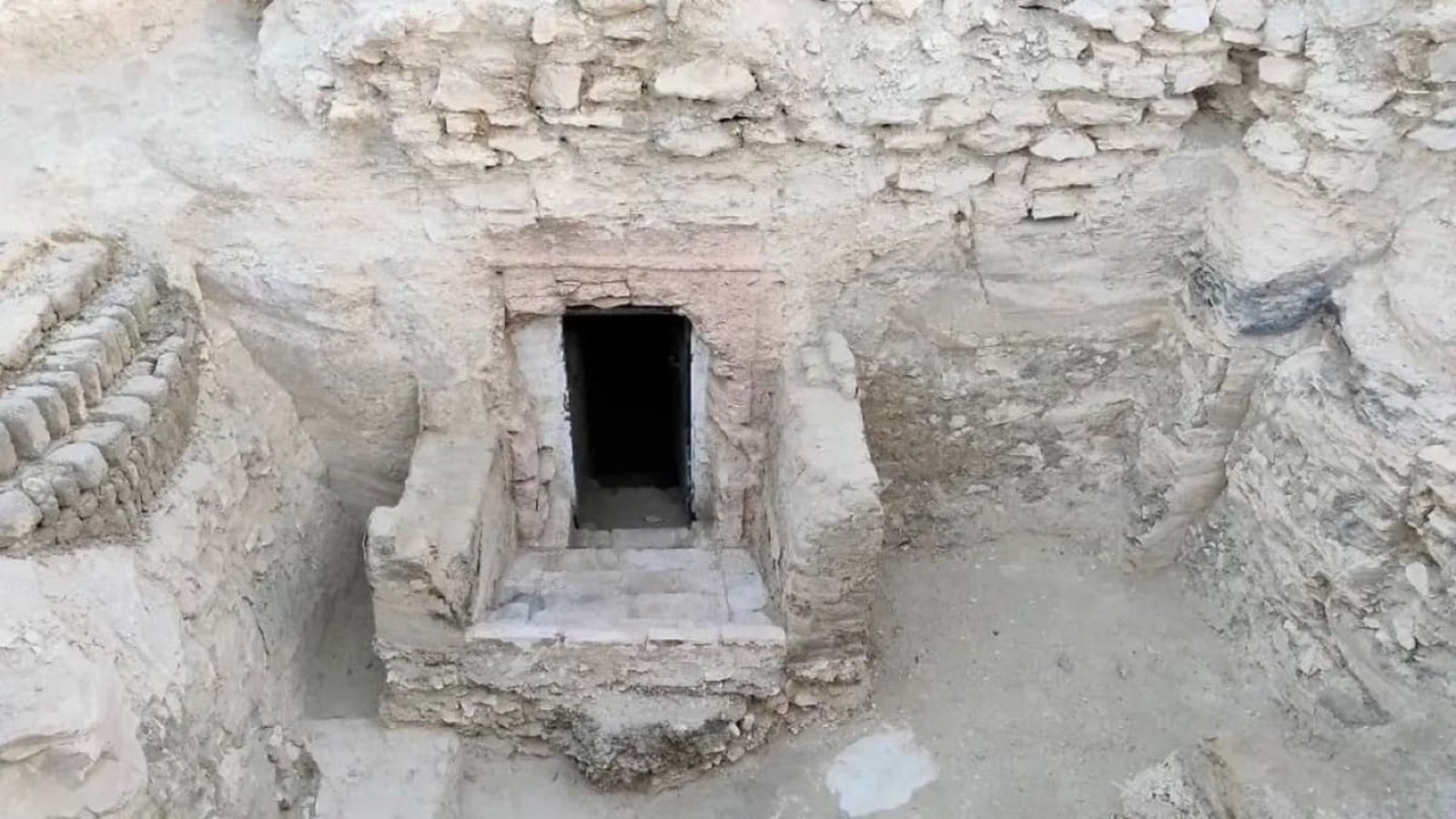 Das Grab wurde in der Nekropole von Scheich Abd el-Kurna in der Nähe von Luxor entdeckt.Ministry of Tourism and Antiquities, Egypt/AFP Das Grab wurde in der Nekropole von Scheich Abd el-Kurna in der Nähe von Luxor entdeckt.Ministry of Tourism and Antiquities, Egypt/AFP