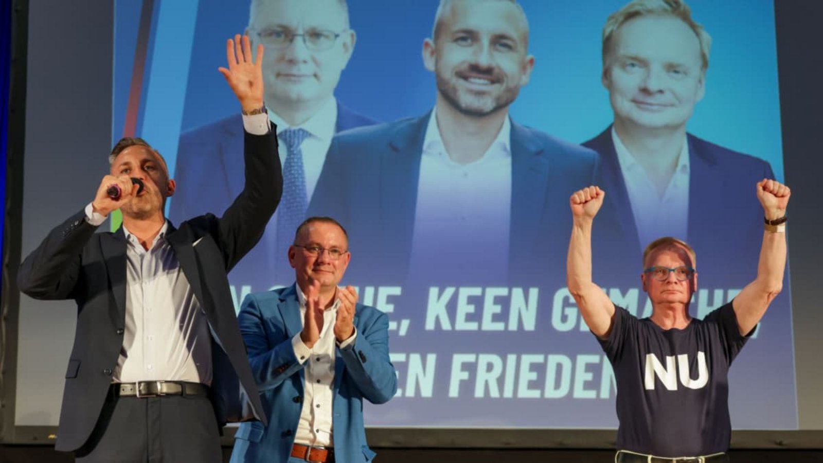 Ulrich Siegmund (l-r, AfD), Spitzenkandidat für die Landtagswahl am 6. September, Tino Chrupalla, AfD-Bundesvorsitzender, und Kabarettist Uwe Steimle am 14. Juli 2026 bei einer Veranstaltung der AfD Sachsen-AnhaltJan Woitas/dpa