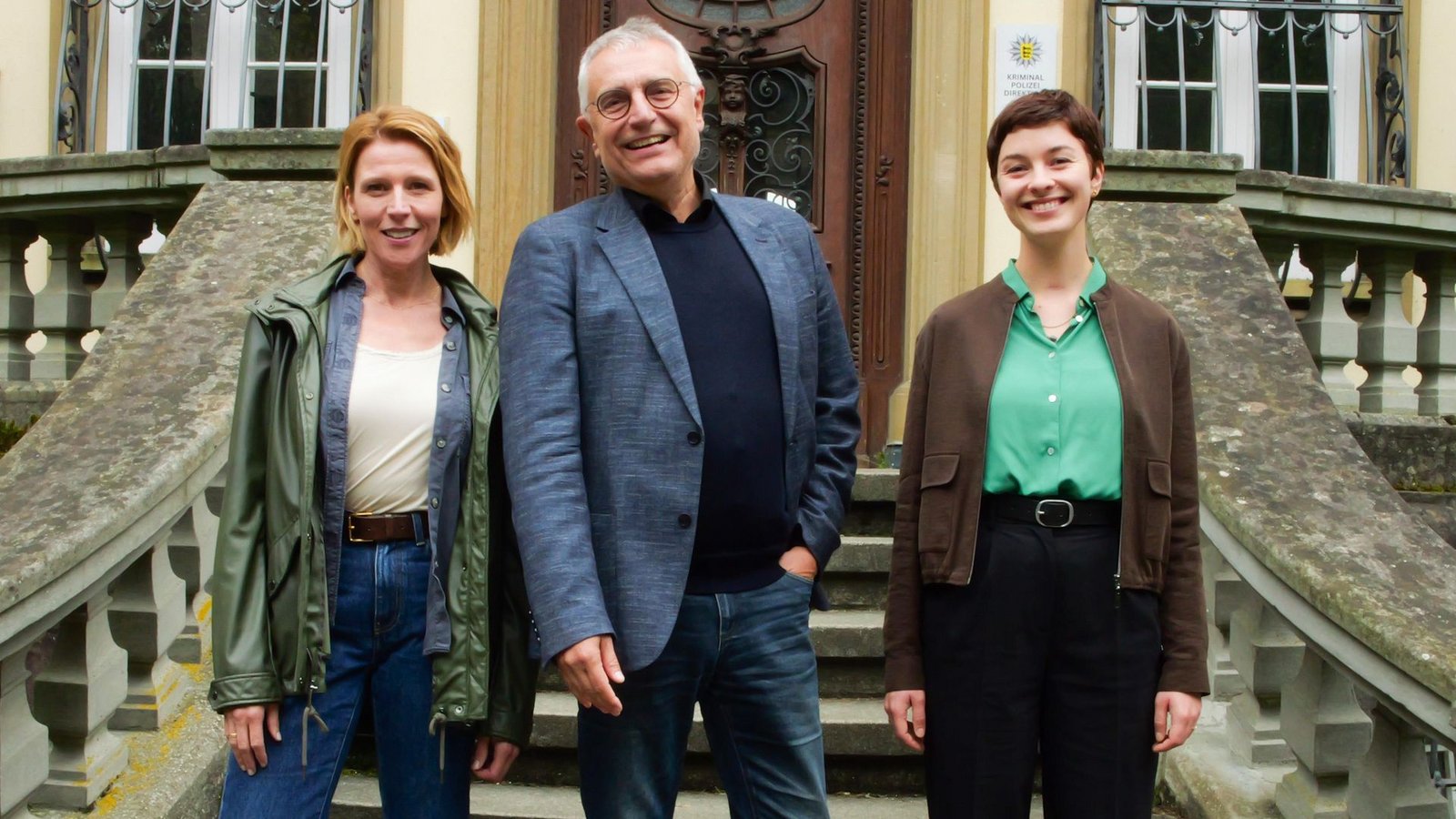 Kulturstaatssekretär Arne Braun (Mitte) mit „Obersee“-Hauptdarstellerinnen Franziska Weisz (links) und Maria WördemannFoto: MWK Kulturstaatssekretär Arne Braun (Mitte) mit „Obersee“-Hauptdarstellerinnen Franziska Weisz (links) und Maria WördemannFoto: MWK
