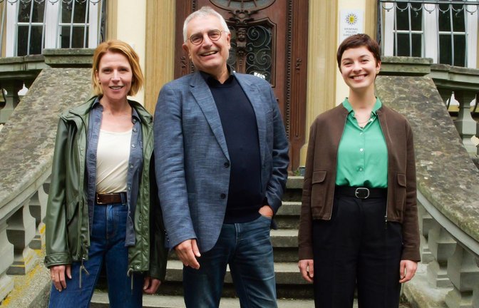 Kulturstaatssekretär Arne Braun (Mitte) mit „Obersee“-Hauptdarstellerinnen Franziska Weisz (links) und Maria Wördemann<span class='image-autor'>Foto: MWK</span>