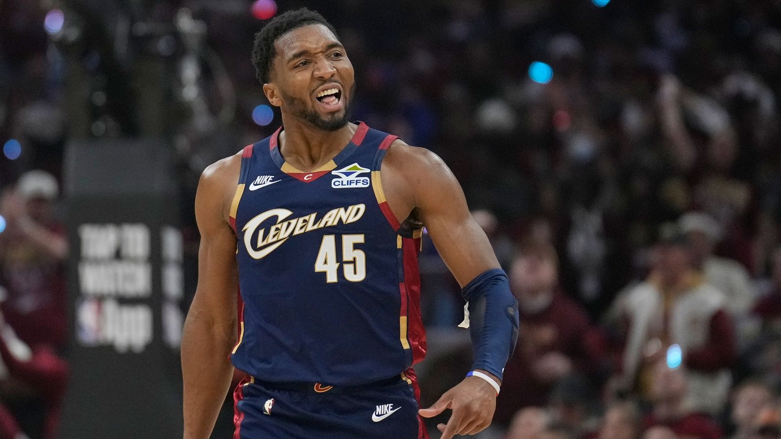Die Cavaliers mit Donovan Mitchell haben beide Heimspiele zum Auftakt der Playoffs gewonnen.Foto: Sue Ogrocki/AP/dpa