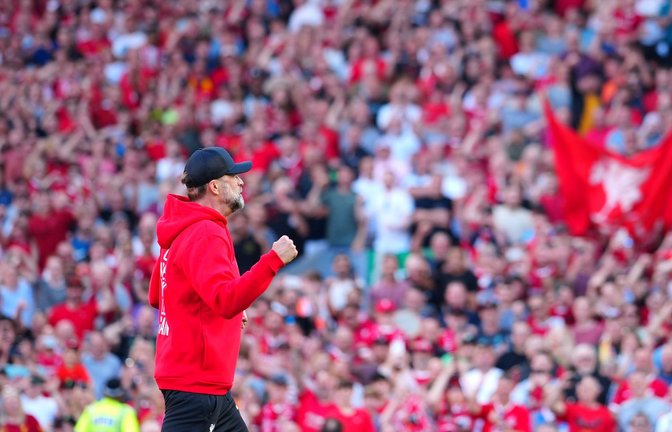 Er wird fehlen: Mit großen Emotionen und einem standesgemäßen Sieg hat sich Jürgen Klopp als Trainer des FC Liverpool verabschiedet. Der 57-Jährige feierte in seinem 491. und letzten Spiel für die Reds ein 2:0 gegen die Wolverhampton Wanderers.<span class='image-autor'>Foto: Jon Super/AP</span>