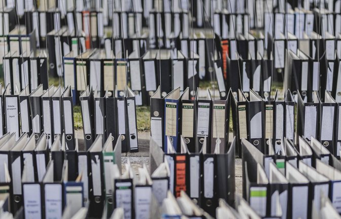 Angesichts der Regelungsdichte in Deutschland könnte man den Eindruck haben, als ob die Republik mit Aktenordern geradezu zugepflastert ist.<span class='image-autor'>Foto: Imago/photothek</span>