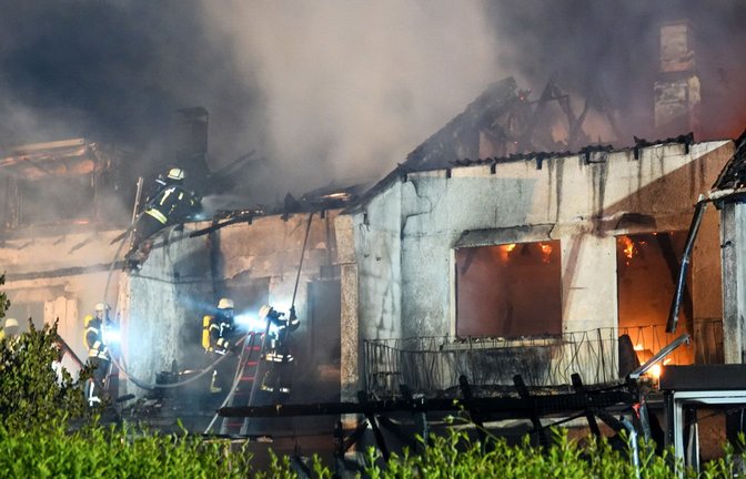 Mehrere Gebäude waren von dem Brand betroffen.<span class='image-autor'>Foto: dpa/Christina Häußler</span>