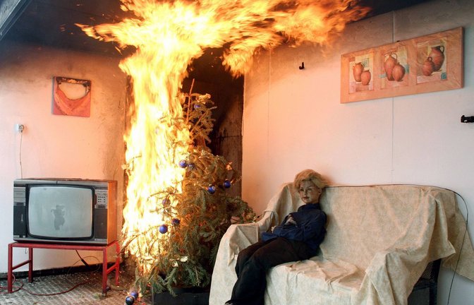 Simulation eines Wohnungsbrandes verursacht durch einen Weihnachtsbaum in München (Archivfoto).<span class='image-autor'>Foto: Imago/Reinhard Kurzendörfer</span>