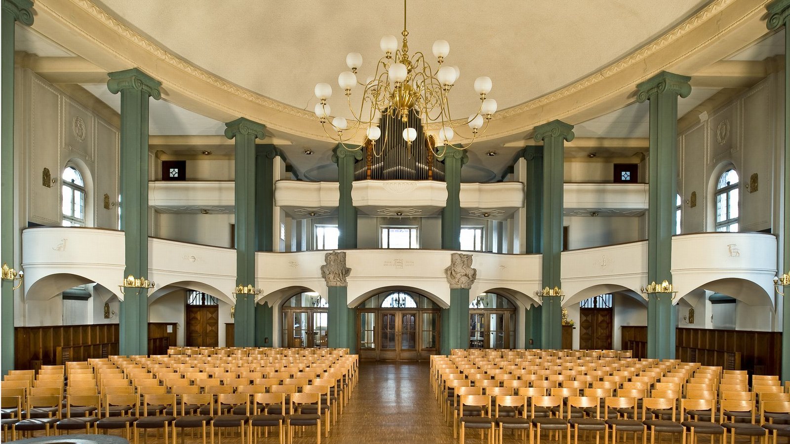 Architektonische Pracht in Stuttgarts einstigem Arbeiterquartier Gaisburg, Kirche, entworfen von Martin Elsaesser.Foto: Architektonische Pracht in Stuttgarts einstigem Arbeiterquartier Gaisburg, Kirche, entworfen von Martin Elsaesser.Foto: 