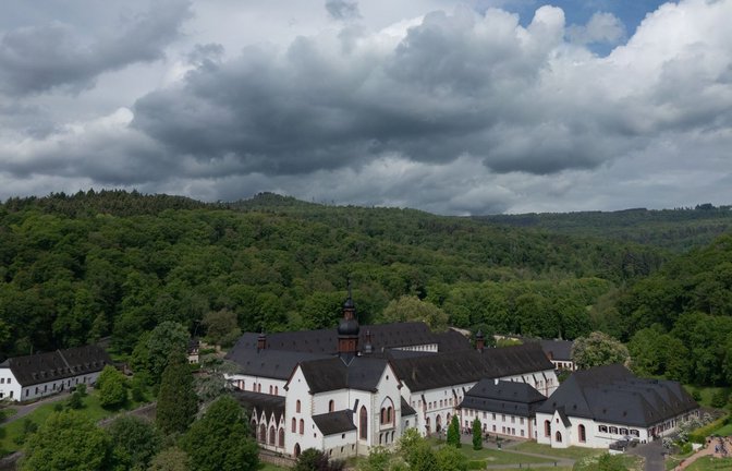 Dunkle Wolken können heute Gewitter und Starkregen bringen.<span class='image-autor'>Foto: Boris Roessler/dpa</span>