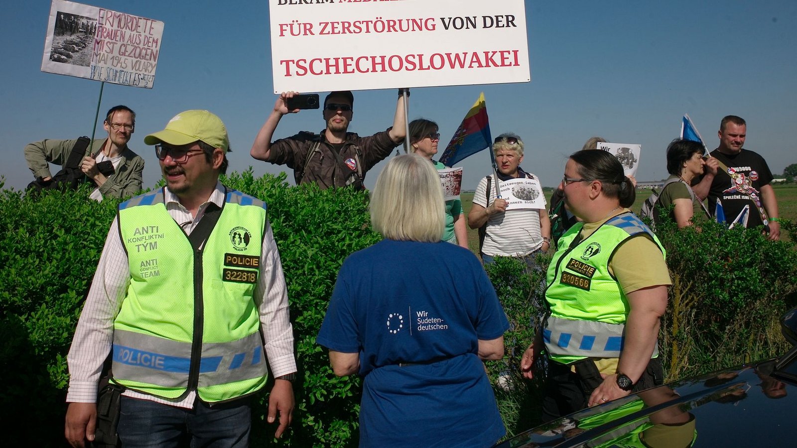 Bei einem Versöhnungsmarsch am Samstag in Kooperation mit dem Dialogfestival "Meeting Brno" gab es Proteste gegen das Pfingsttreffen der Sudetendeutschen.Foto: Michael Heitmann/dpa