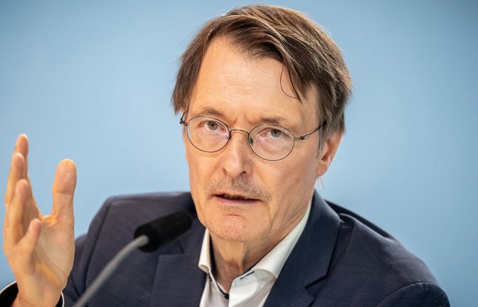 Der Bundesgesundheitsminister will ein neues Finanzkonzept vorlegen. (Archivbild)<span class='image-autor'>Foto: dpa/Michael Kappeler</span>