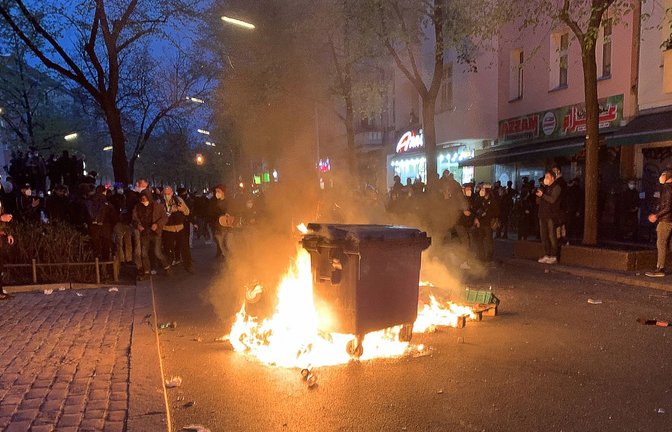 Brennender Müllcontainer in Berlin (Archivbild)<span class='image-autor'>Foto: IMAGO/ITAR-TASS/Anton Dolgunov via www.imago-images.de</span>