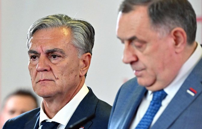 Sinisa Karan (li.)gilt als Strohmann von Serbenführer Milorad Dodik.<span class='image-autor'>Foto: AFP/Elvis Bararukcic</span>